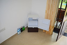 Ein kleiner Kühlschrank gehört auch zur Ausstattung